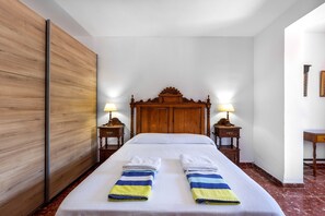 2 bedrooms, iron/ironing board, free WiFi, bed sheets - Holiday Home 'Sailor House Slow Life In Nature' with Mountain View, Wi-Fi and Air Conditioning (Málaga)
