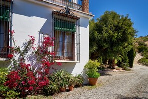 تفاصيل الفندق من الخارج