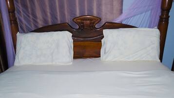 10 bedrooms, desk, WiFi