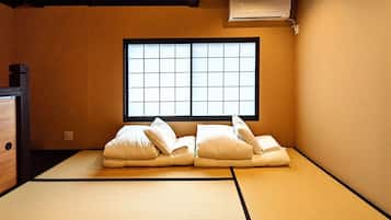 House, Non Smoking | 3 bedrooms, free WiFi, bed sheets