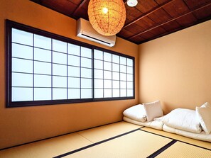 House, Non Smoking | 3 bedrooms, free WiFi, bed sheets