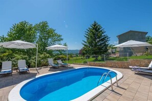 حمّام سباحة خارجي