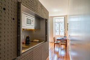 Refrigerador, microondas, horno y lavavajillas 