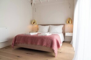 3 slaapkamers, een strijkplank/strijkijzer, reisbedje, wifi