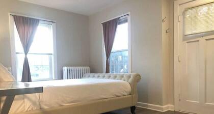 WALK TO METRO/ENTIRE HOUSE/3 MASTERBEDS Short-term