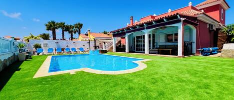 Piscine extérieure, piscine chauffée