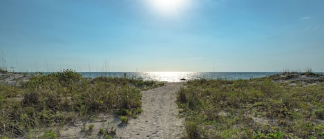 Condo (2 Bedrooms) | Property amenity