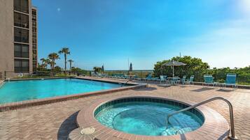 Condo (2 Bedrooms) | Property amenity