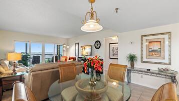 Condo (2 Bedrooms) | Property amenity