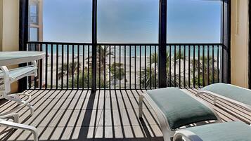 Condo (2 Bedrooms) | Property amenity