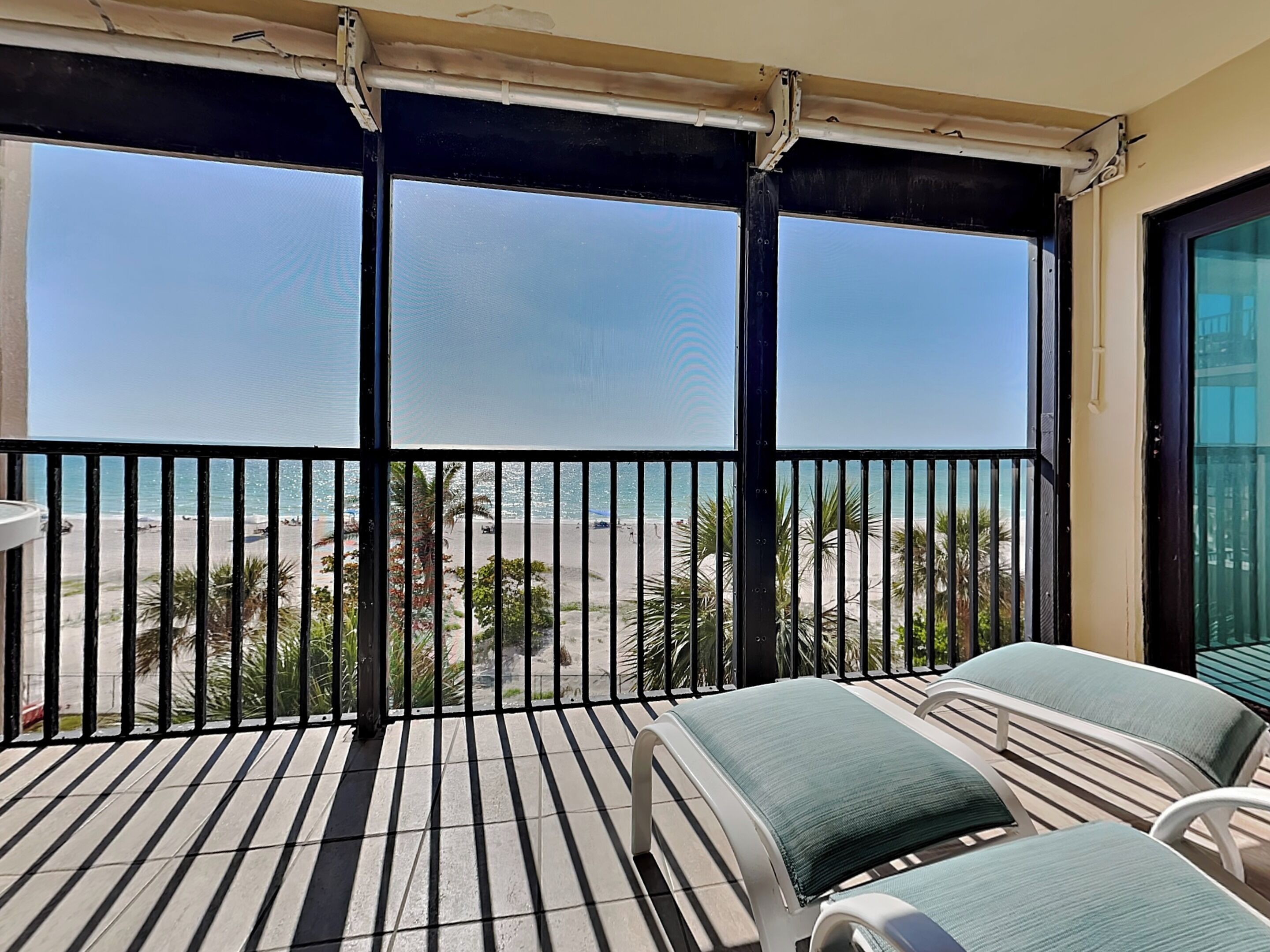 Condo (2 Bedrooms) | Front of property