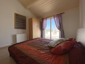 3 makuuhuonetta, silitysrauta/-lauta, ilmainen Wi-Fi, vuodevaatteet