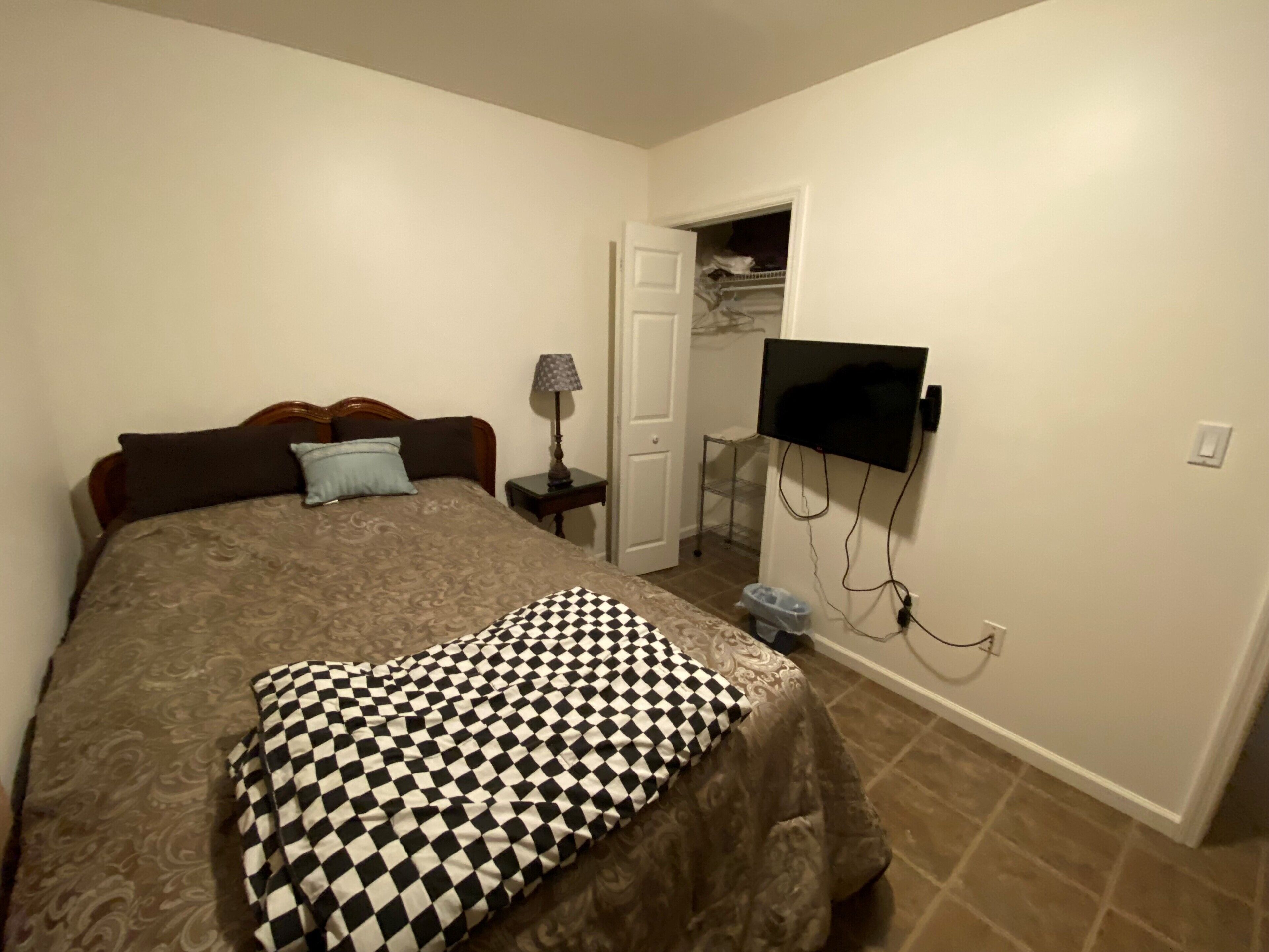 1 bedroom, desk, free WiFi, bed sheets