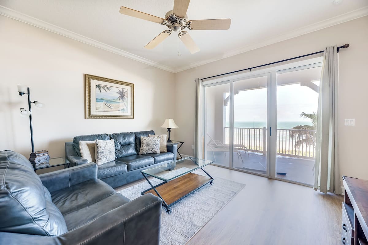 公寓式客房 (843 Cinnamon Beach - Pet Friendly) | 起居区 | 电视