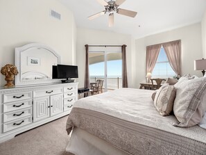 Condo (#862 - No Pets) | 3 habitaciones, decoración personalizada y muebles diferentes 
