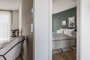 Apartamento design, 1 cama King | Área de estar | Smart TV 109 cm com canais digitais, TV, pisos aquecidos