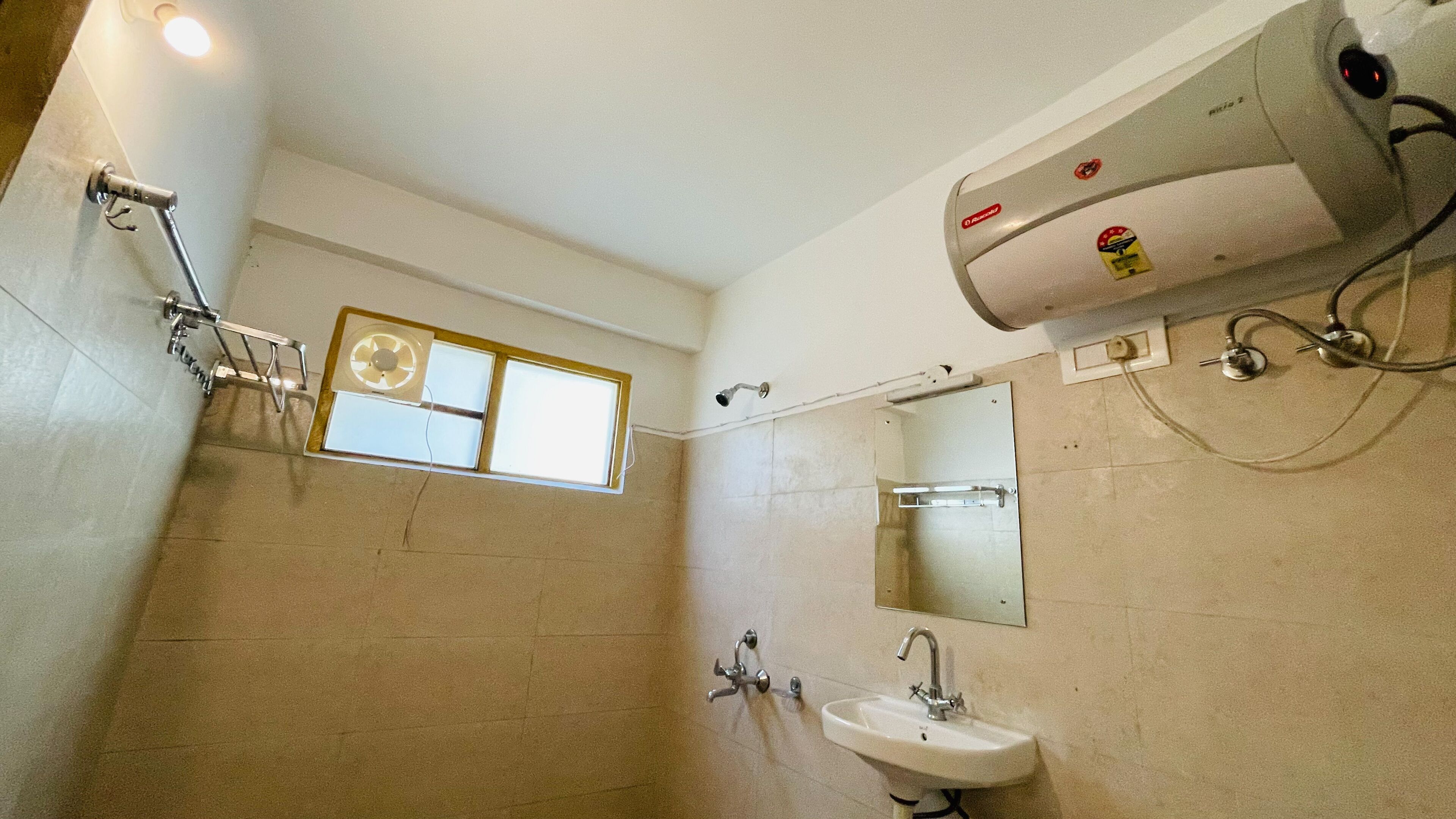 Shared Dormitory - Superior 12 bed Mixed Ensuite | Bathroom