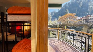 Superior 10 Bed Mixed Ensuite | Living area
