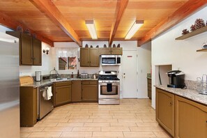 Fridge, microwave, oven, stovetop - Tehama Cottage by Destination Big Bear : Close to Bear Mountain Resort & Zoo! Ping Pong Table! (Big Bear Lake)