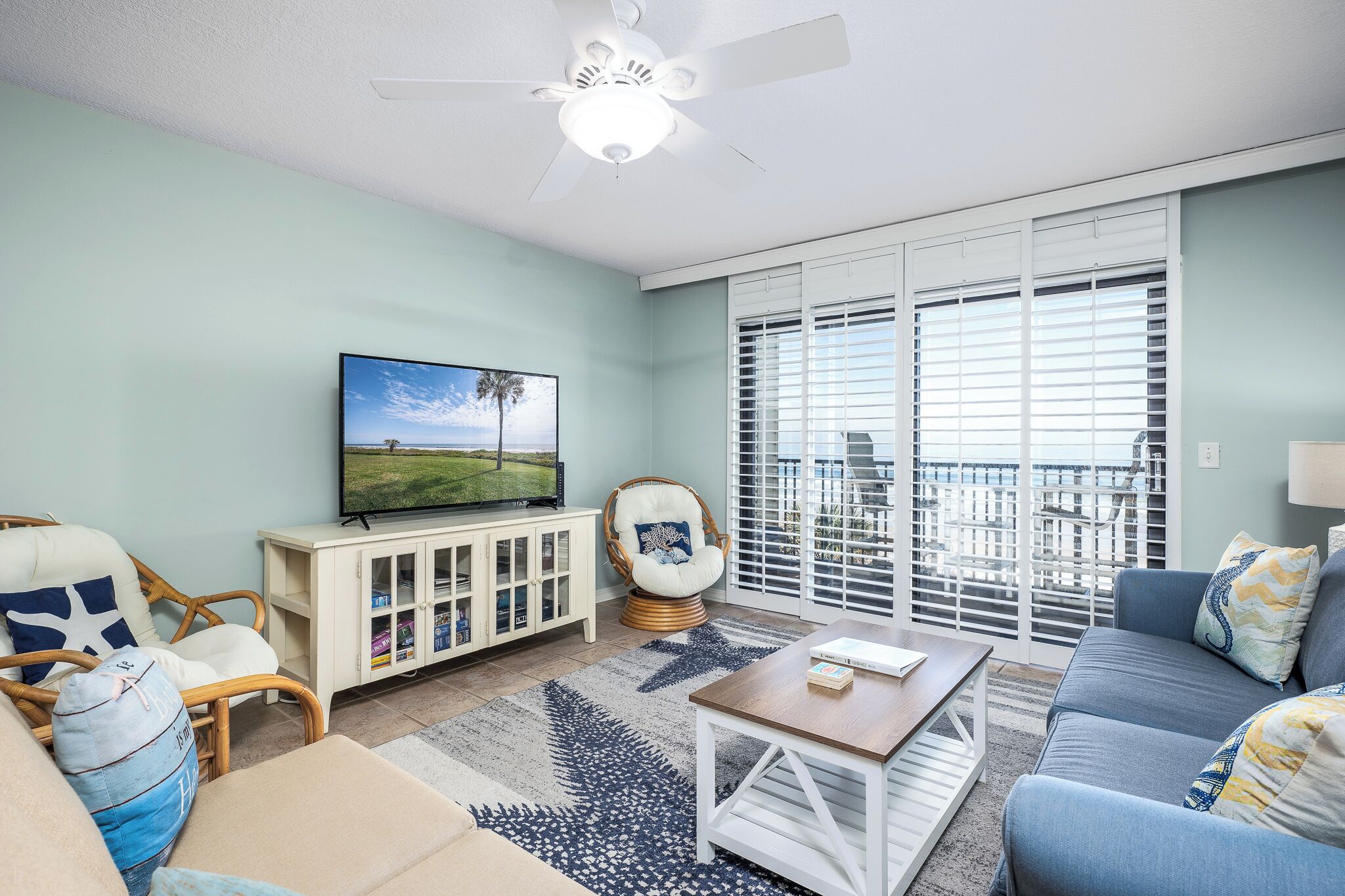 Condo (2 Bedrooms) | Living area