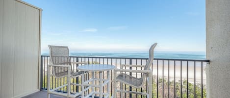 Condo (2 Bedrooms) | Property amenity