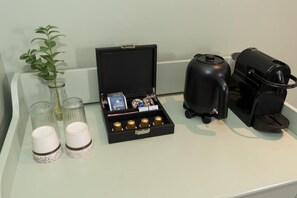 Kaffee und/oder Kaffeemaschine