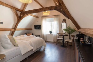 WiFi, bed sheets - Six Boutique Hotel - Romantic Attic Room (Haarlem)