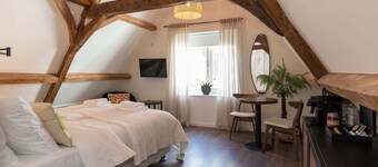 Six Boutique Hotel - Romantic Attic Room