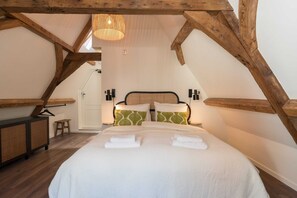 WiFi, bed sheets - Six Boutique Hotel - Romantic Attic Room (Haarlem)