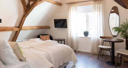 Six Boutique Hotel - Romantic Attic Room