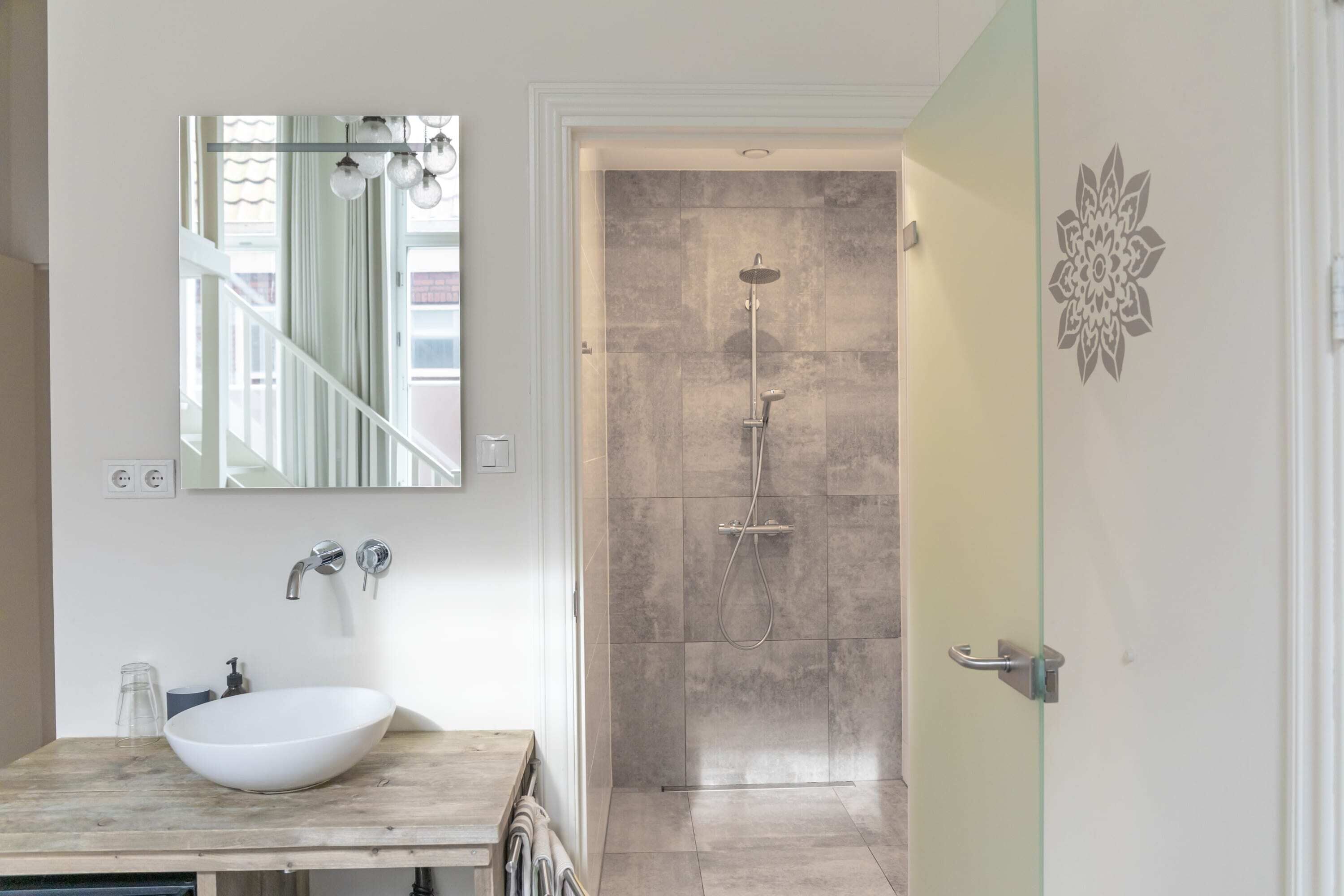 淋浴设施、吹风机、毛巾