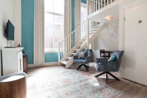 1001 Nights Boutique Lofts - Large 6 Person Room