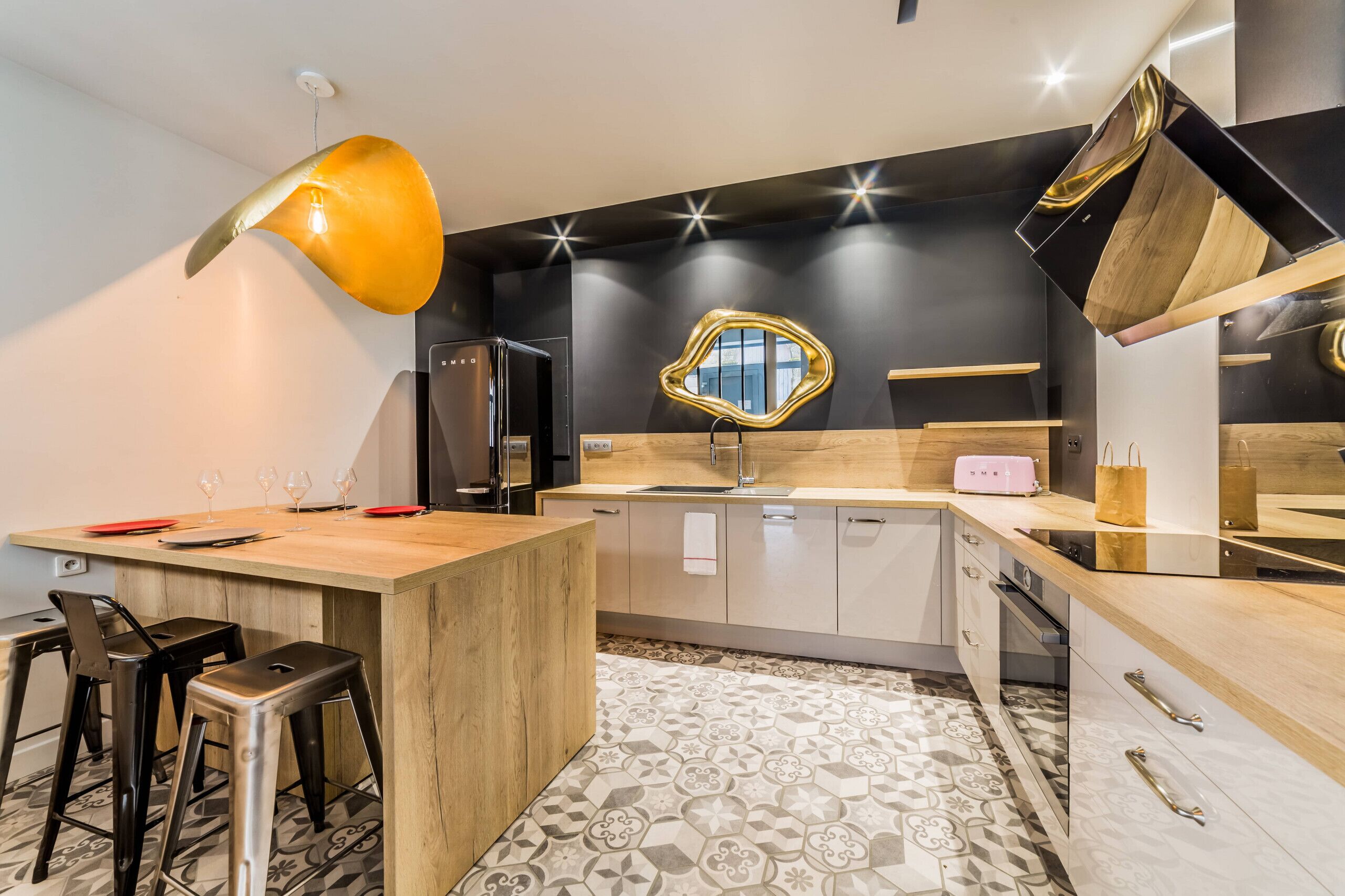 Réfrigérateur, four, plaque de cuisson, lave-vaisselle