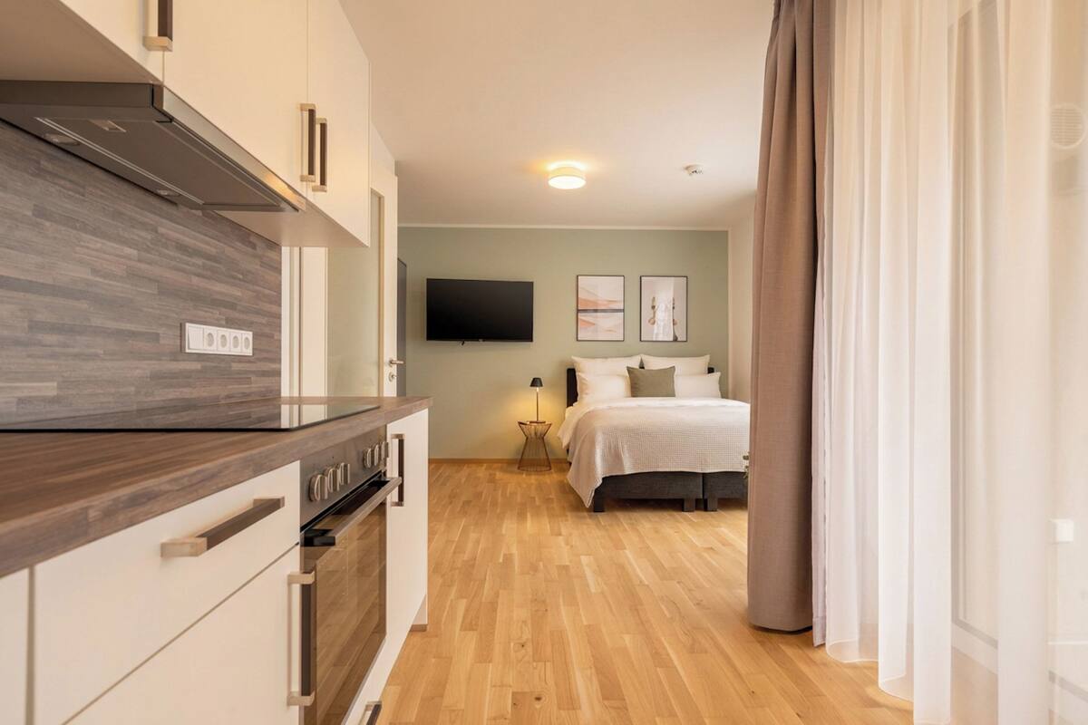 Suite M with loggia & street view | Wifi gratis, decoración individual, ropa de cama