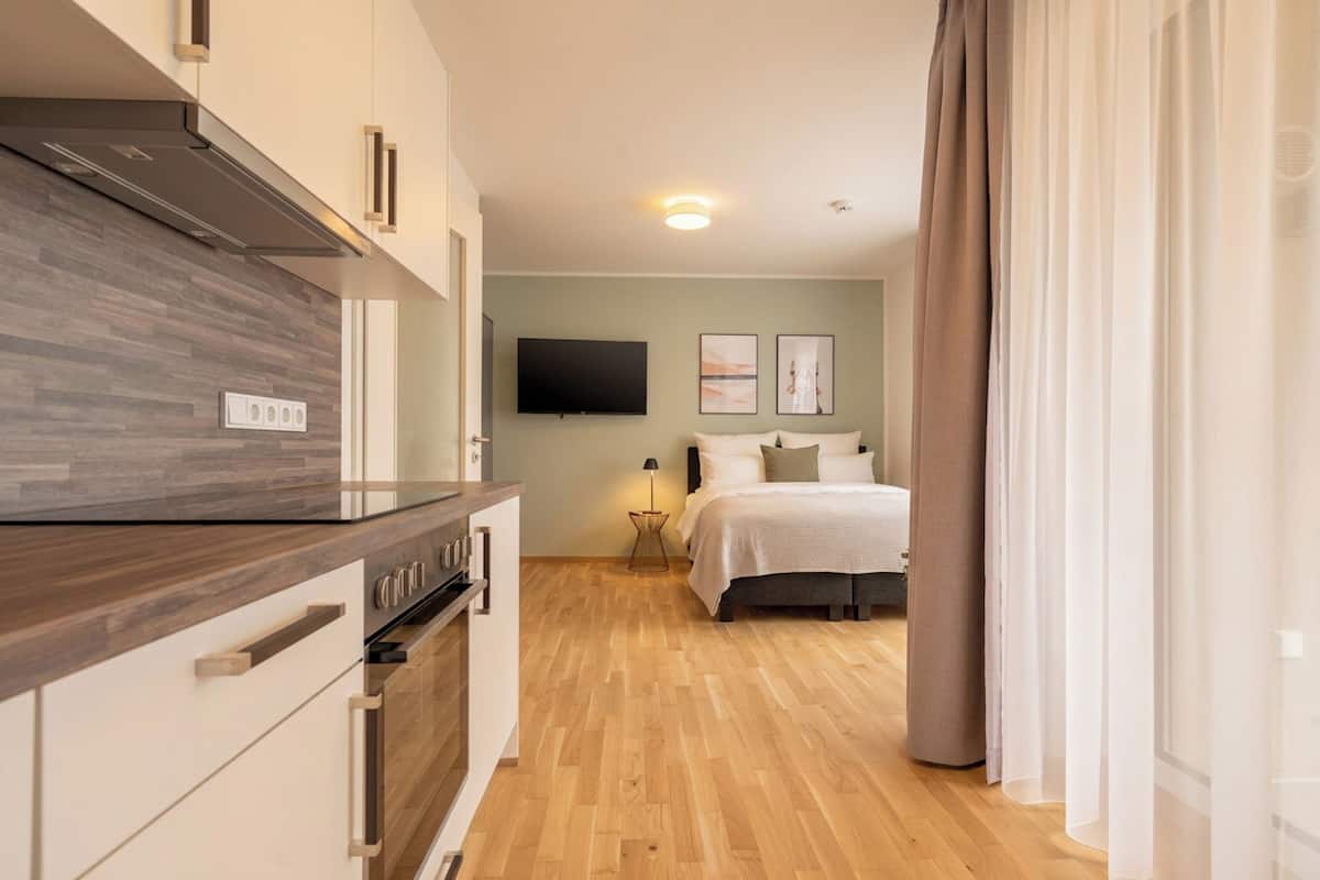 Suite M with loggia & street view