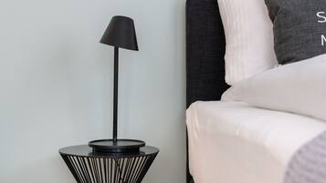 Suite XL with balcony & courtyard view | 1 bedroom, individually decorated, free WiFi, bed sheets