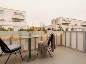 Suite XL with balcony & courtyard view | Terrasse/Patio