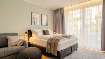 Suite L with balcony & courtyard view | Wifi gratis, decoración individual, ropa de cama