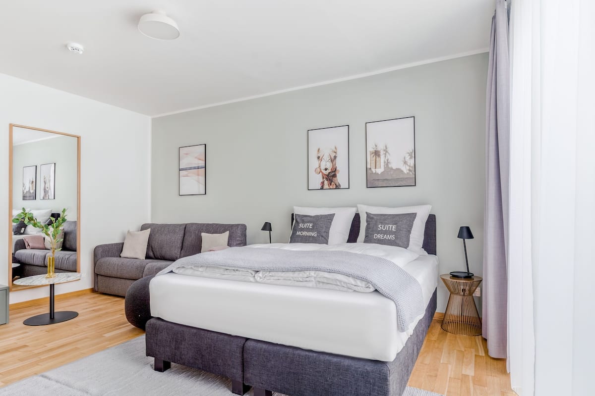 Suite L with sofa bed, balcony & courtyard view | 1 slaapkamer, individueel gedecoreerd, gratis wifi, beddengoed