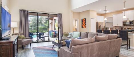 Hus - 5 sovrum | Vardagsrum | Platt-tv