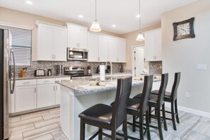 House, 5 Bedrooms | Private kitchen