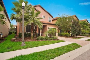House, 5 Bedrooms | Exterior
