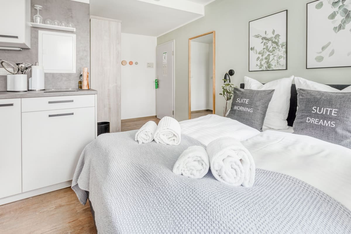 Suite S (Ground Floor and Basement) | 1 bedroom, desk, laptop workspace, free WiFi