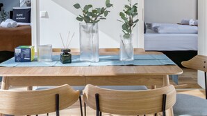 Two-Bedroom Penthouse Suite with rooftop terrace | リビング エリア | テレビ
