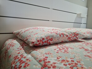 Free WiFi, bed sheets