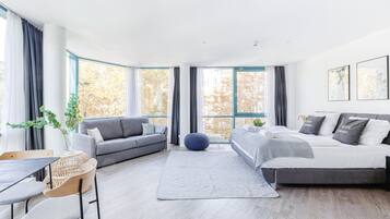 Suite XXL with Sofa Bed - Street View