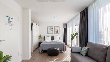 Suite XL with balcony and sofa bed - street view