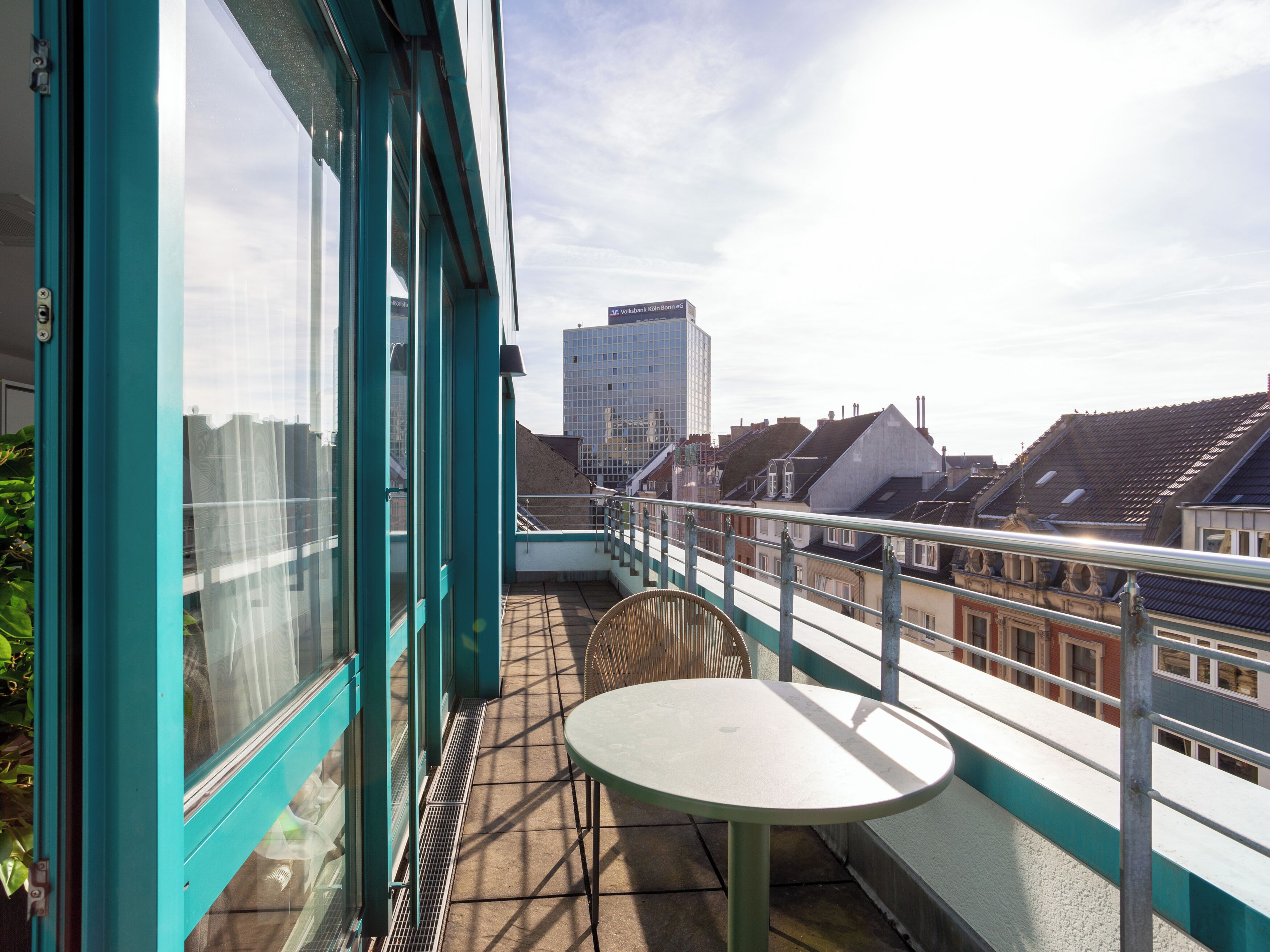 Suite XL with balcony and sofa bed - street view | 露台