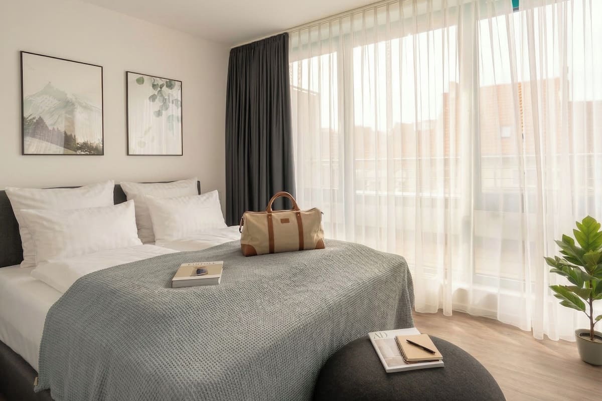 Suite XL with balcony and sofa bed - street view