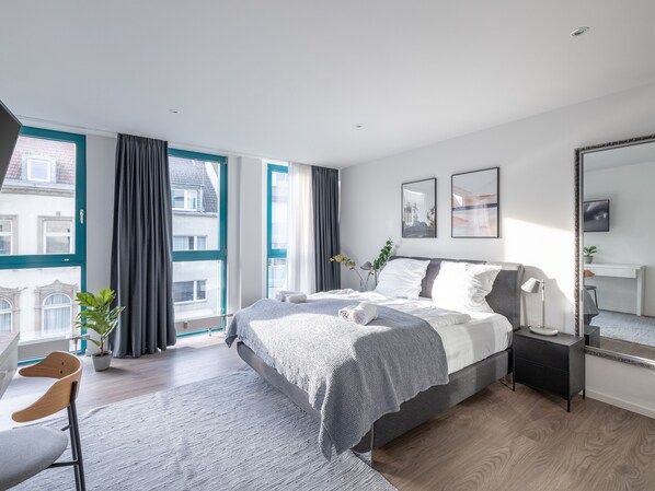 Business Suite L with street view